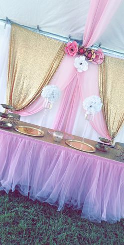 Balloon Garlands, Balloon Arch’s, Decorations and creating amazing backdrops. Super affordable prices! Contact us for pricing. Se habla español.