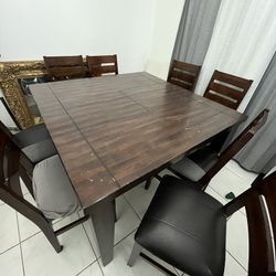 Table with 8 chairs