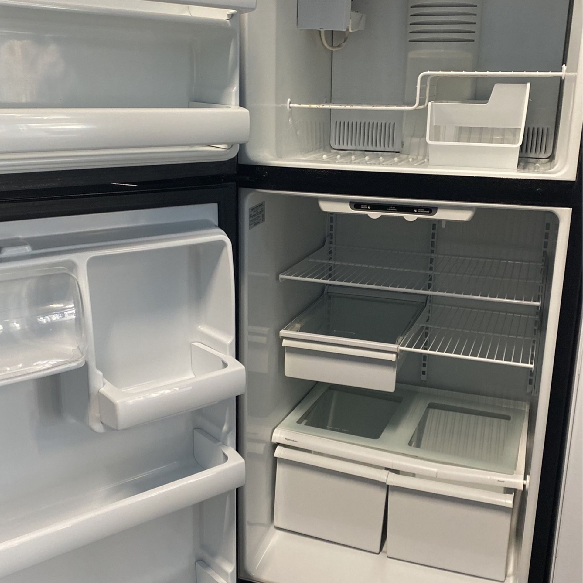 ❤️ BEAUTIFUL REFRIGERATOR TOP AND BOTTOM BLACK GE 