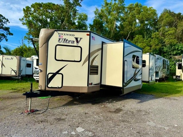 2017 Rockwood Ultra V, 28 ft