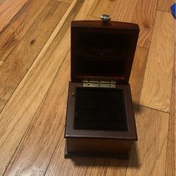 Bombay Ring holder/ music box