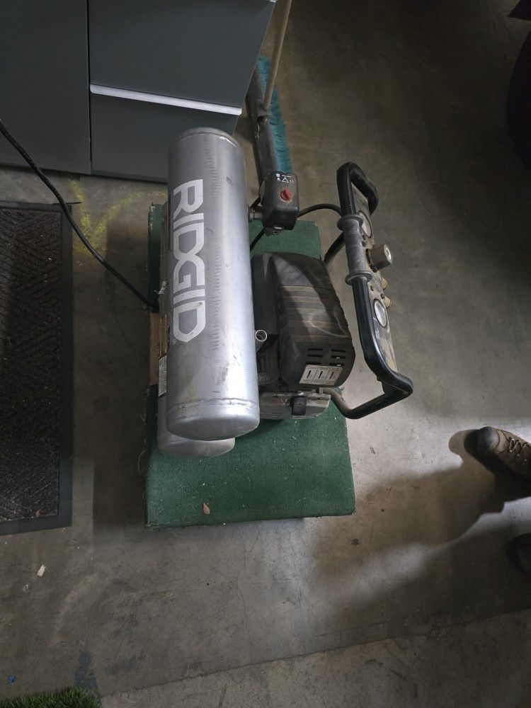 Rigid 5 Gallon Stack Air Compressor