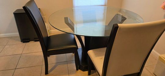 Glass top dining table set w/4 chairs