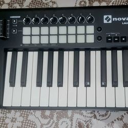 Keyboard Novation Launchkey 25 Mk2 Midi Keyboard Controller