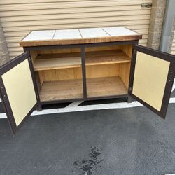Big size kitchen island with tile on top / isla para cocina con mosaico arriba 