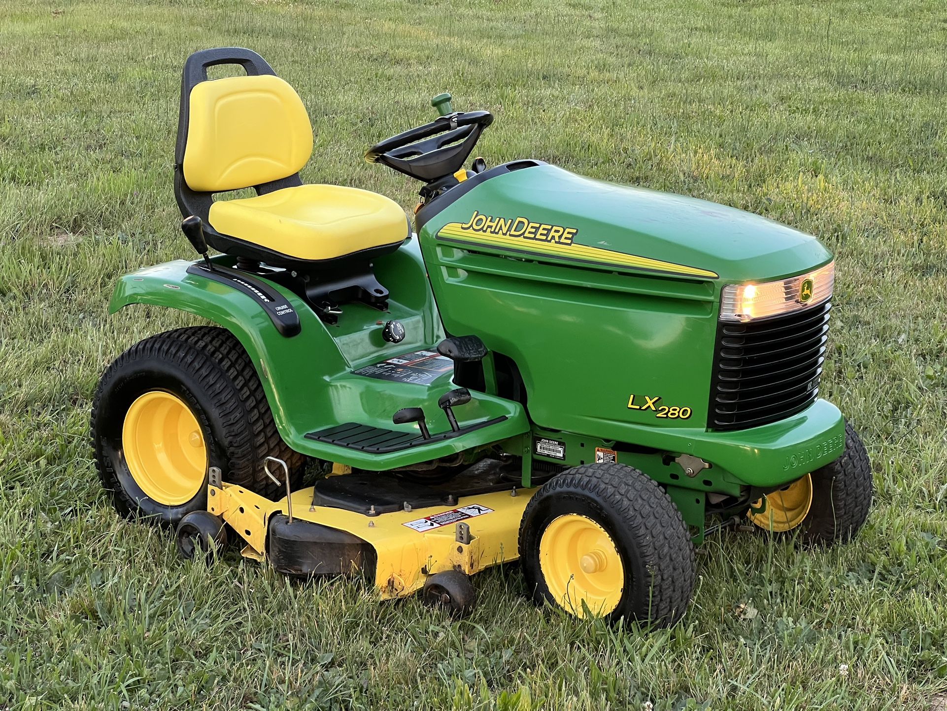 John Deere LX280 Riding Lawn Mower Tractor Hydrostatic 18hp Kawasaki 48” Cut