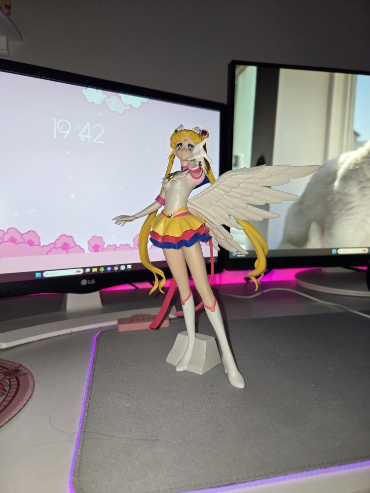 SAILOR MOON figure with wings!!