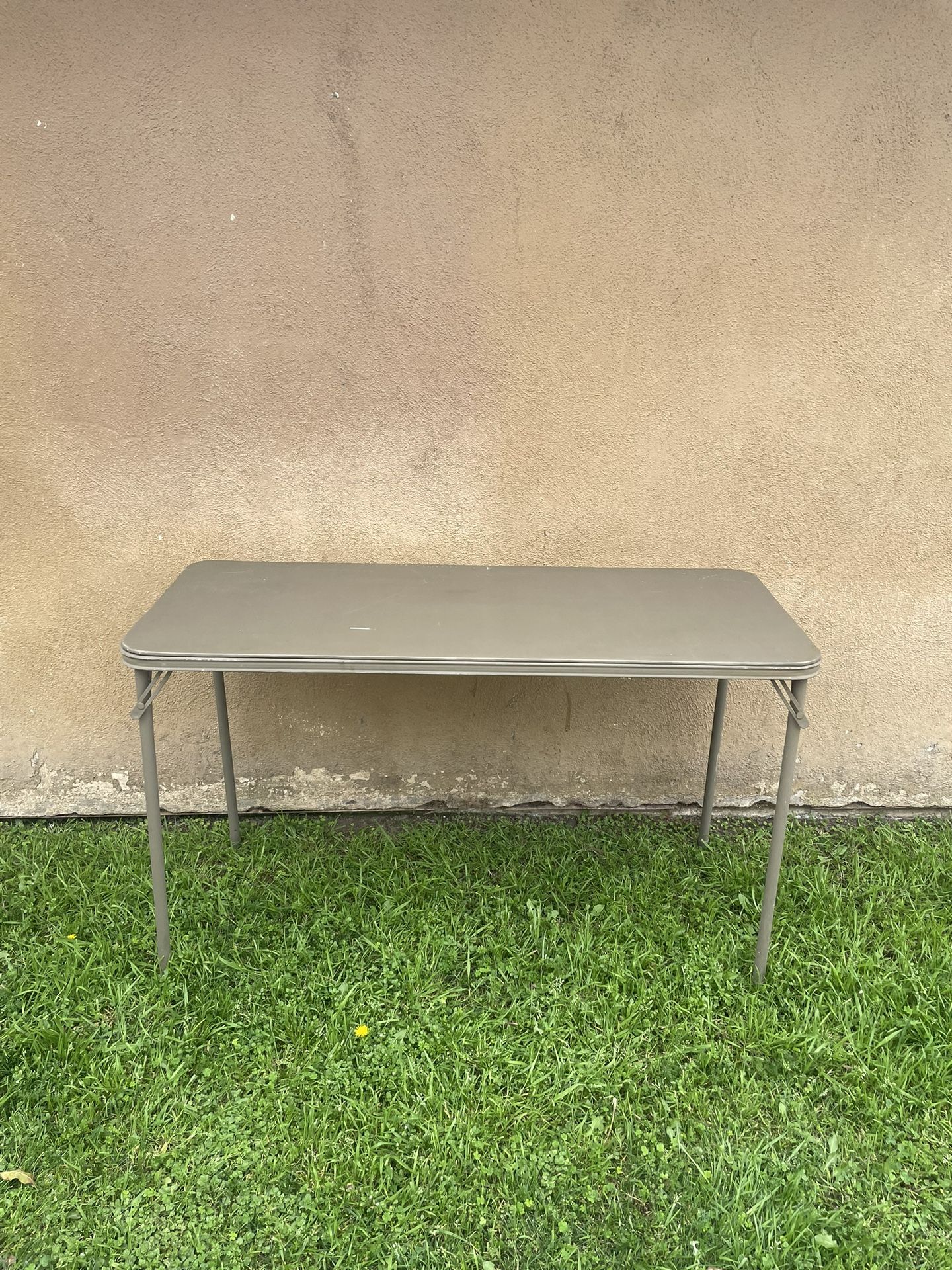 folding table