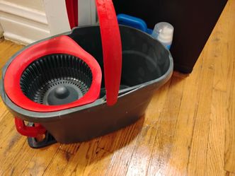 Mop bucket +stick