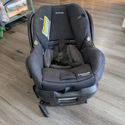 Maxi cosi baby seat.