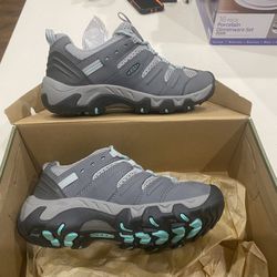 Keen Women’s Hiking Shoes  Size 7.5 Brand New Never Worn