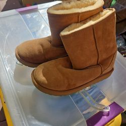 Boot Ugg  $20 