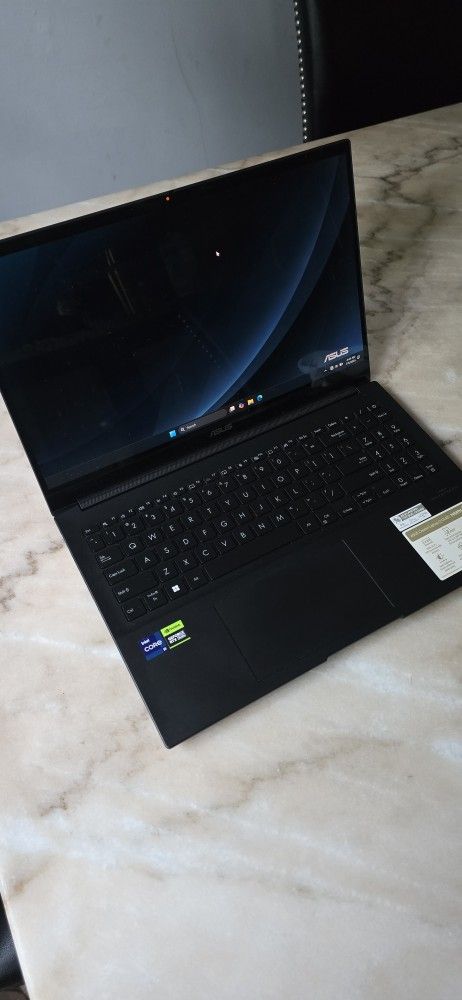 ASUS Creator Laptop Q540 – i9, RTX 3050 – Windows 11 Pro – Original Box + Accessories