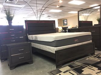 BRAND NEW 5 PC BEDROOM SET