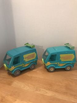 SCOOBY DOO - (2) MYSTERY MACHINE VANS