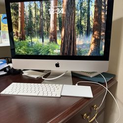 Looks and Acts Like New.   21.5 “ Apple iMac.