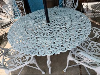 Victoria patio set