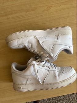 Nike White Sneakers – Excellent Condition