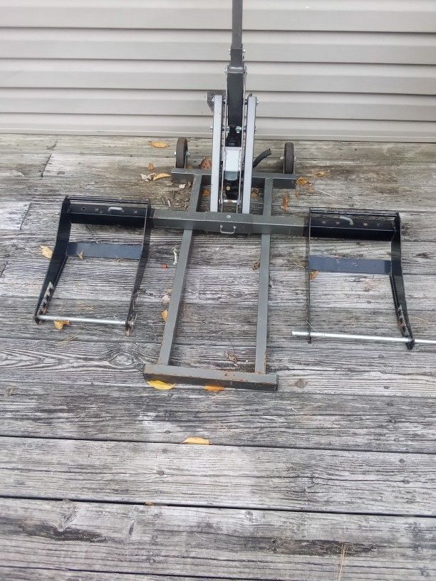 Lawn Or Garden Tractor Lift