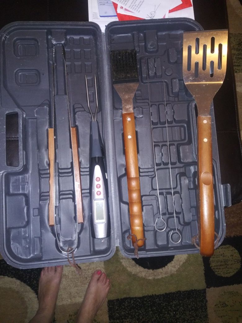 7 piece grill set carrying case