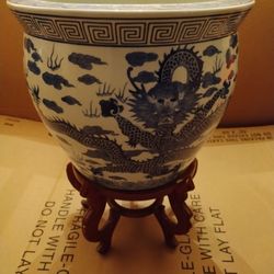 Chinese Porcelain Ming Xaude Cloud/Dragon Planter