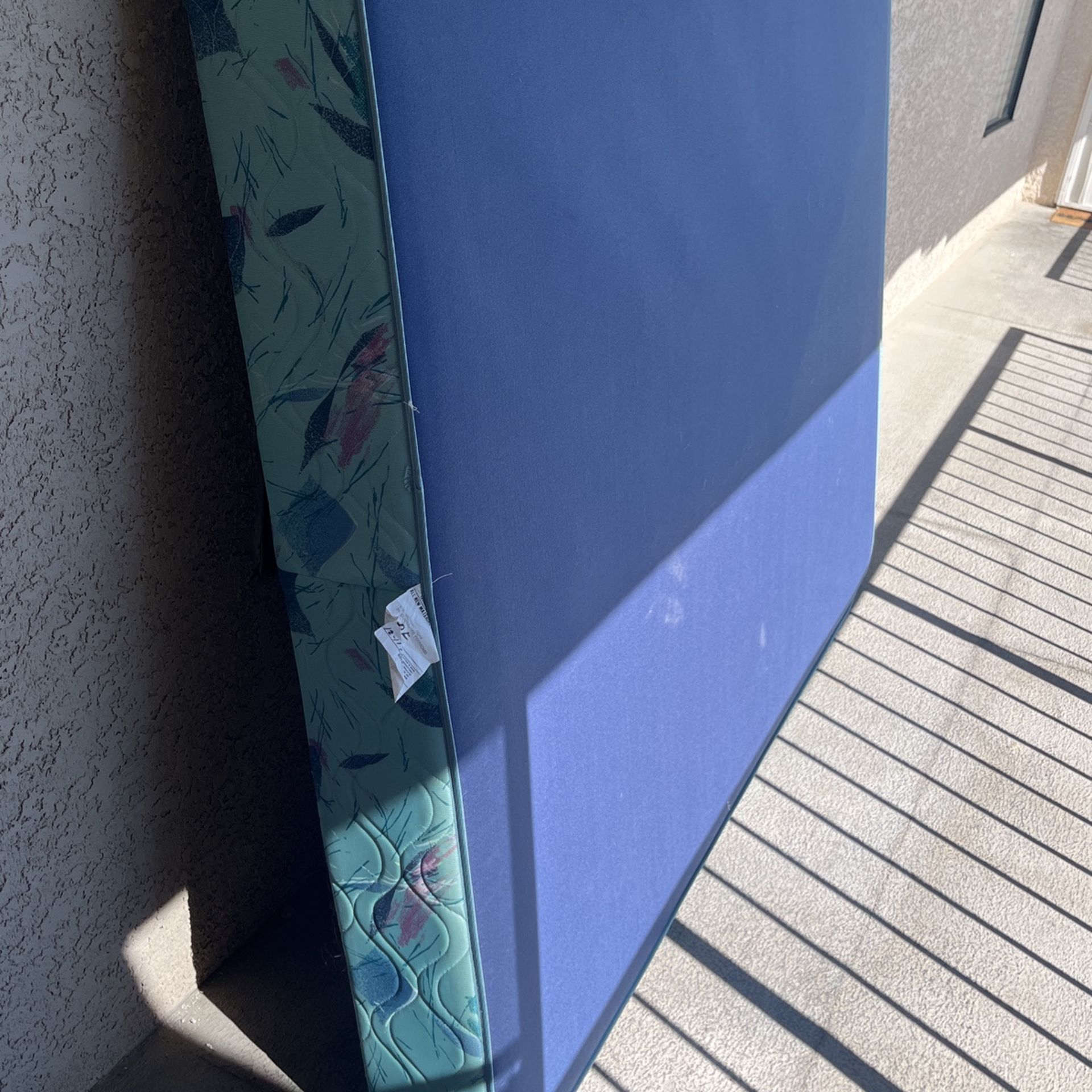 Free Queen Size Box Spring for Sale in Las Vegas, NV - OfferUp