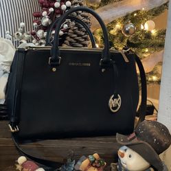 Brand new Michael Kors purse in mint condition