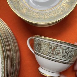 Royal Doulton English Renaissance H4972 China Set