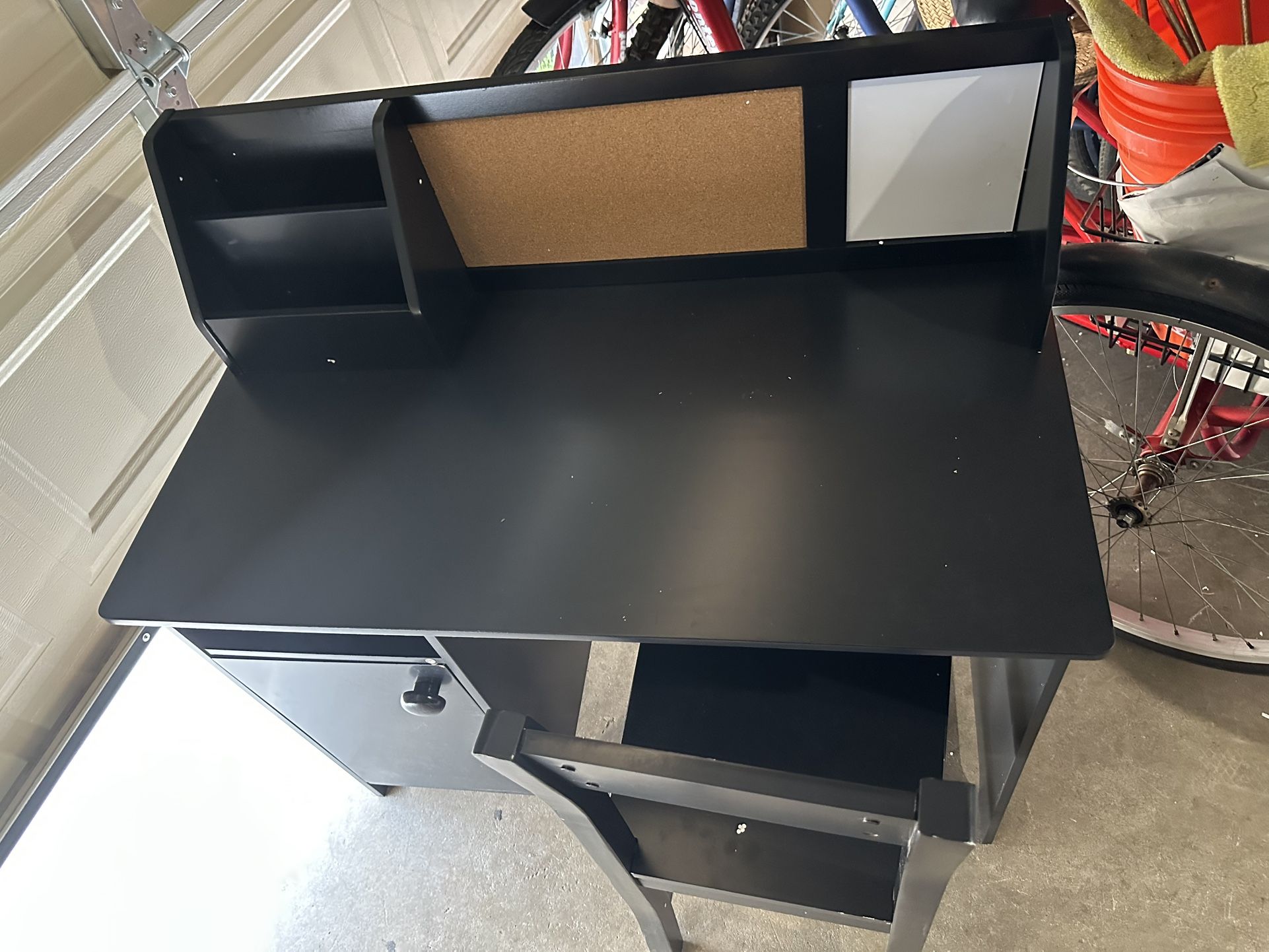 KIDS LEARNING DESK