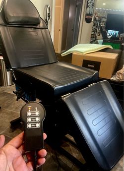 Fully adjustable tattoo bed/ chair. Works great