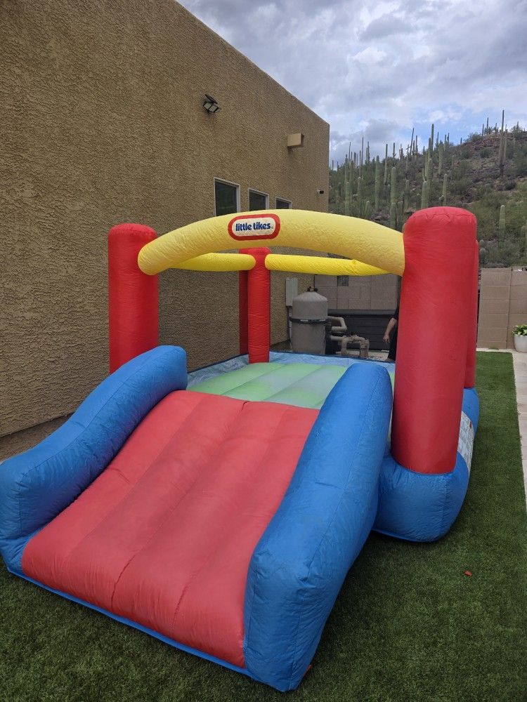 Little TIKES blow Up Jump Castle