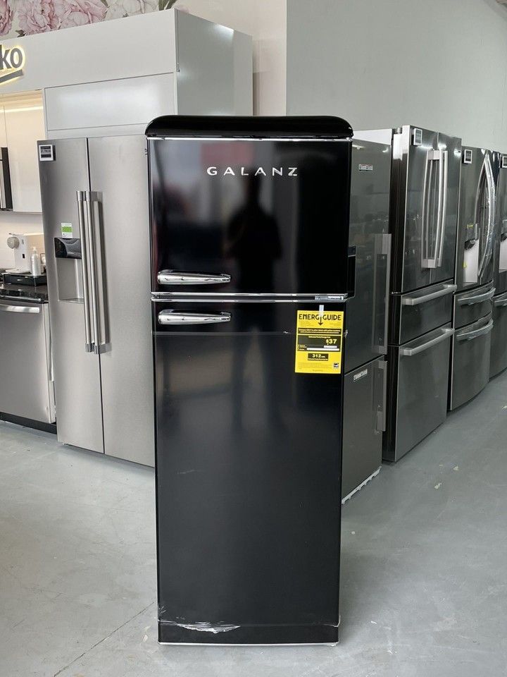 Galanz Retro 12cu ft TopFreezer Refrigerator (Vinyl Black) ENERGY
