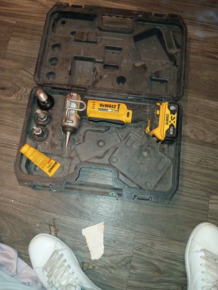 DeWalt Cordless Expansion Tool