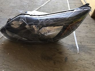 Rt Ford Focus hatch back head light assembly