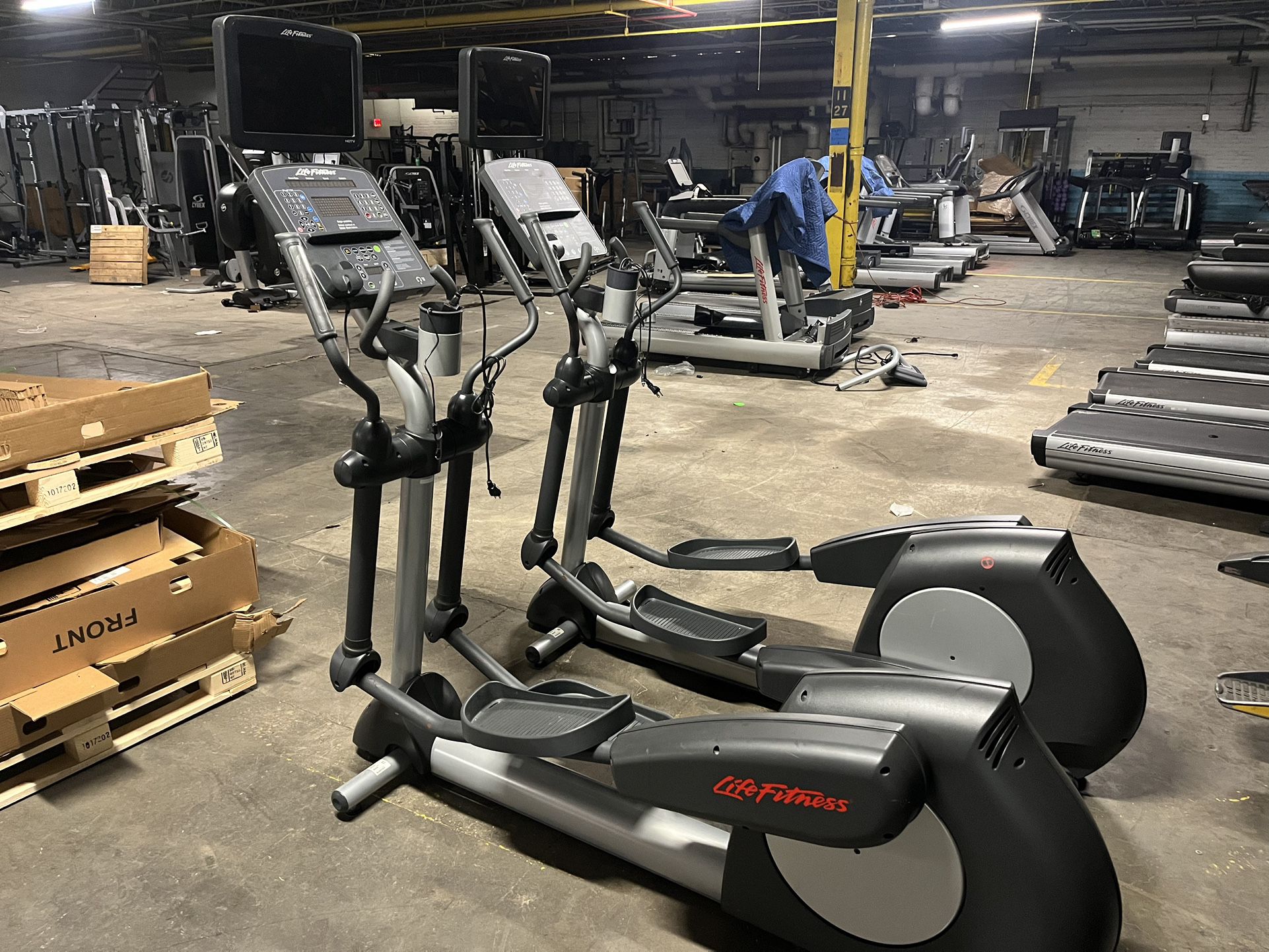 Life Fitness Commercial Elliptical Integrity 
