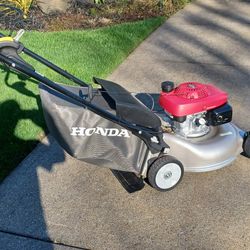Super Nice Lightly Used Honda HR 216 Self-propelled Lawn Mower With Blade Stop