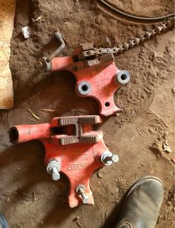 Fidget chain vise
