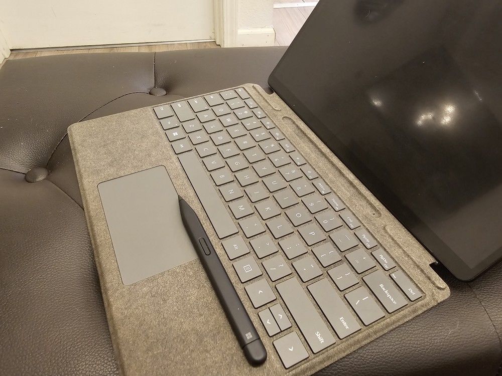 Surface Pro 8  With Pen And Keyboard 