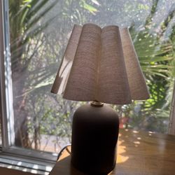 Vintage mid-century style table lamp