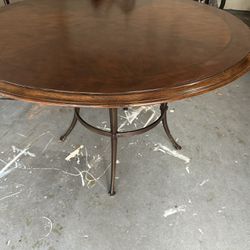 Artistica 48 In Round  Table With Leather Chairs 
