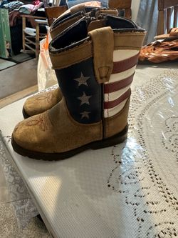 Really cute kids boots size 7