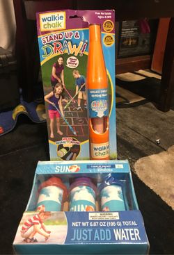 Chalk paint 3 pieces, walkie chalk stand up & Draw