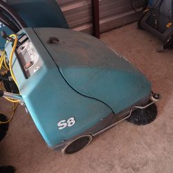 TENNANT S8 WALK BEHIND SWEEPER NEW BATTERY 