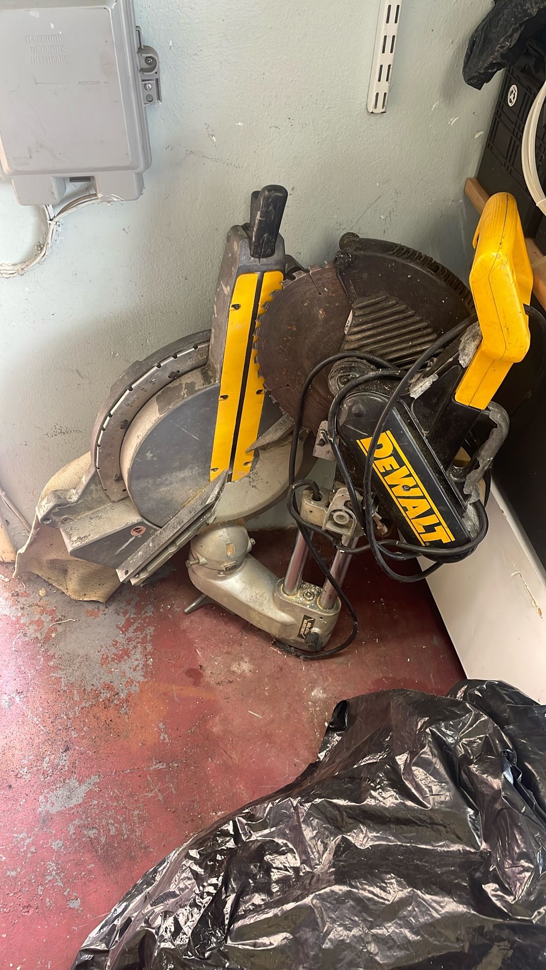 Dealt Slider Miter Saw