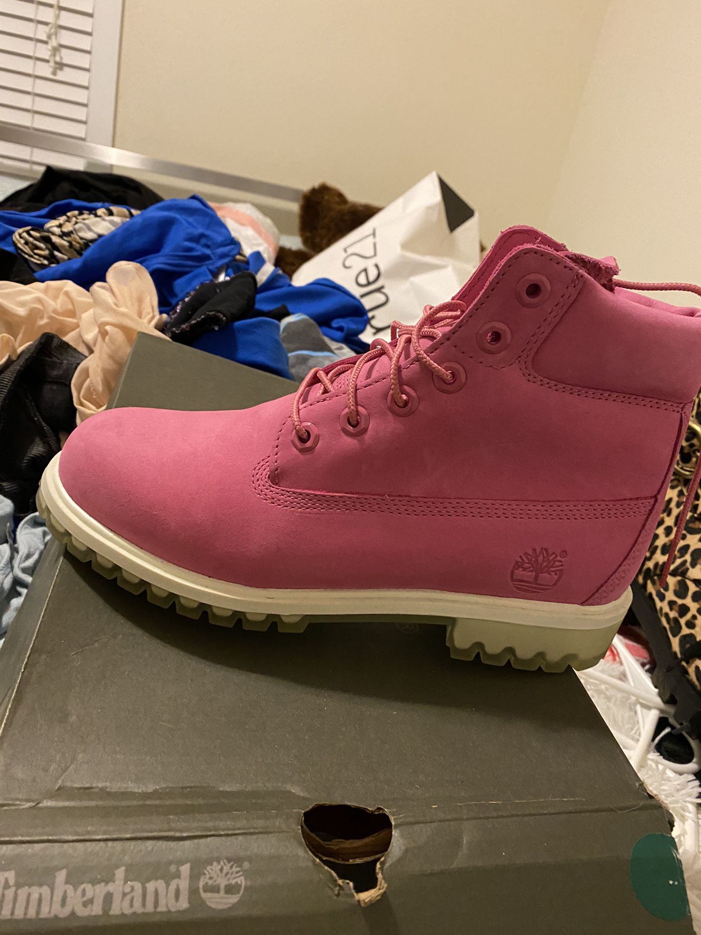 Woman’s Boots Brand New 