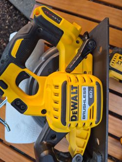 DeWalt circular saw with battery