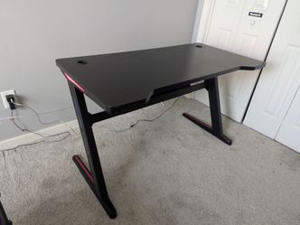 Z frame gaming desk with led lights