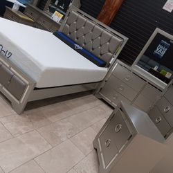 *Weekend Special*---Jasmine Stylish Queen Bedroom Sets---Now $899---Delivery And Financing 🤝
