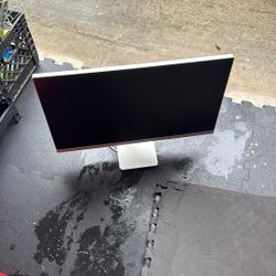 Monitor 27”