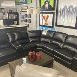 $2599 Black Reclining Sectional 🖤